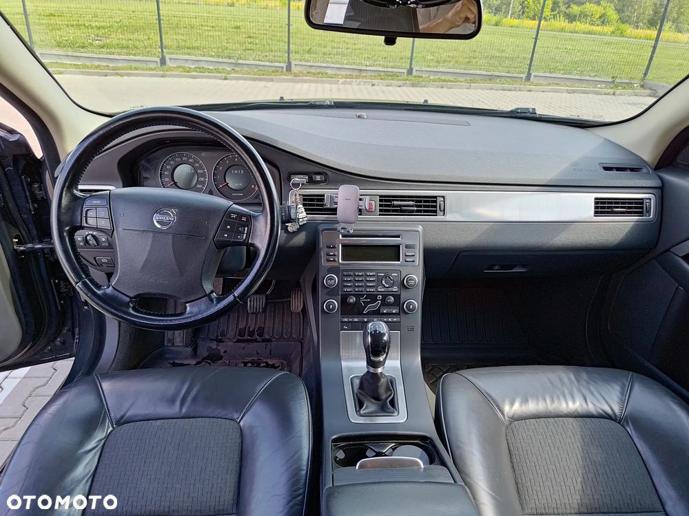 Volvo V70 2.0 Momentum - 24