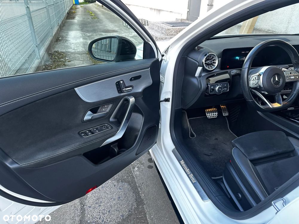 Mercedes-Benz Klasa A 180 Edition 1 7G-DCT - 15