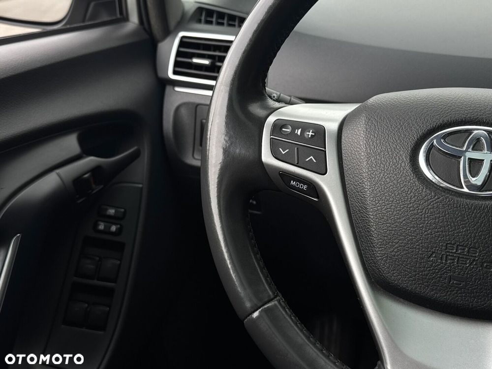 Toyota Verso 2.0 D-4D Premium 7os - 19