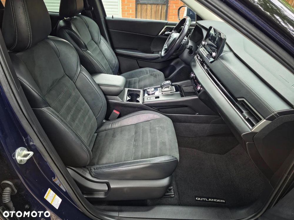 Mitsubishi Outlander - 29