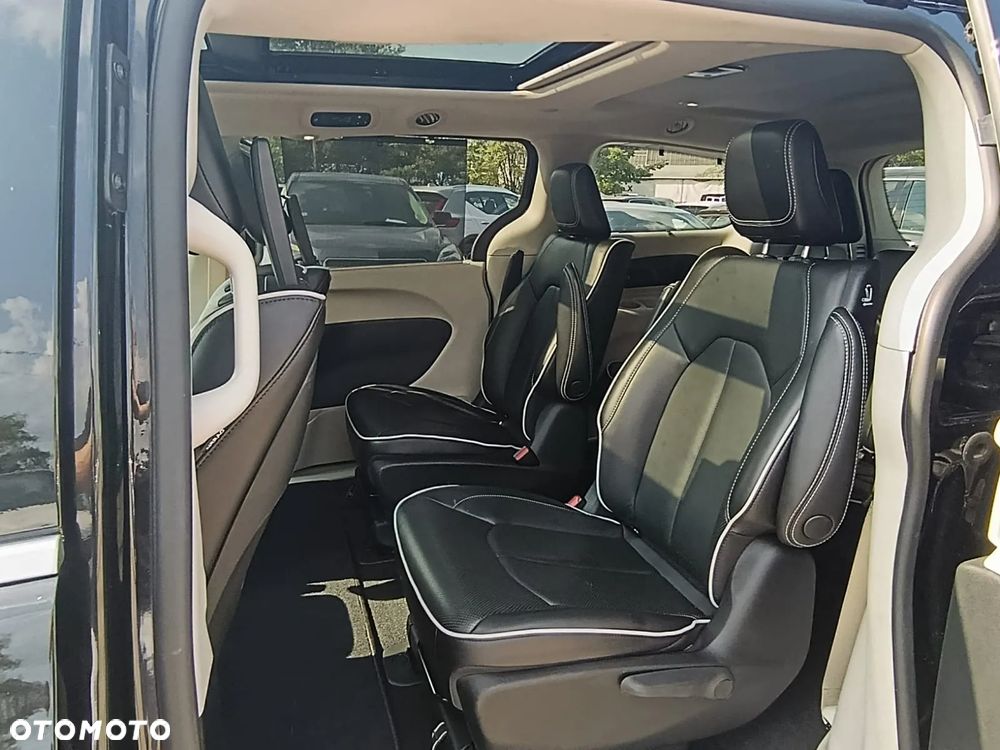 Chrysler Pacifica - 36