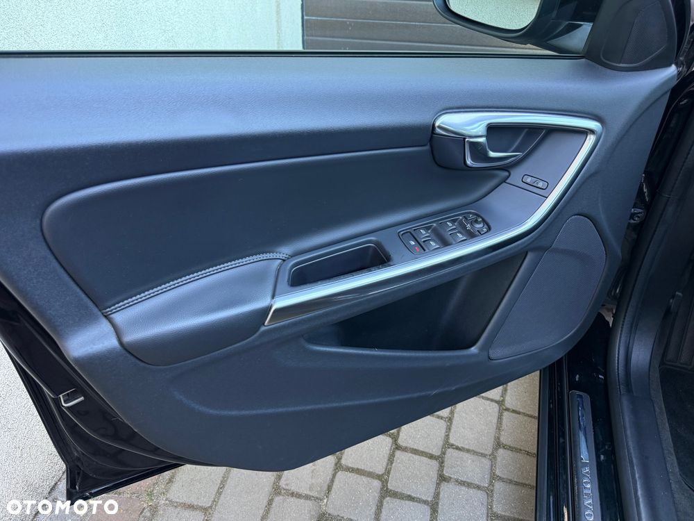 Volvo V60 D2 Drive-E Momentum - 12