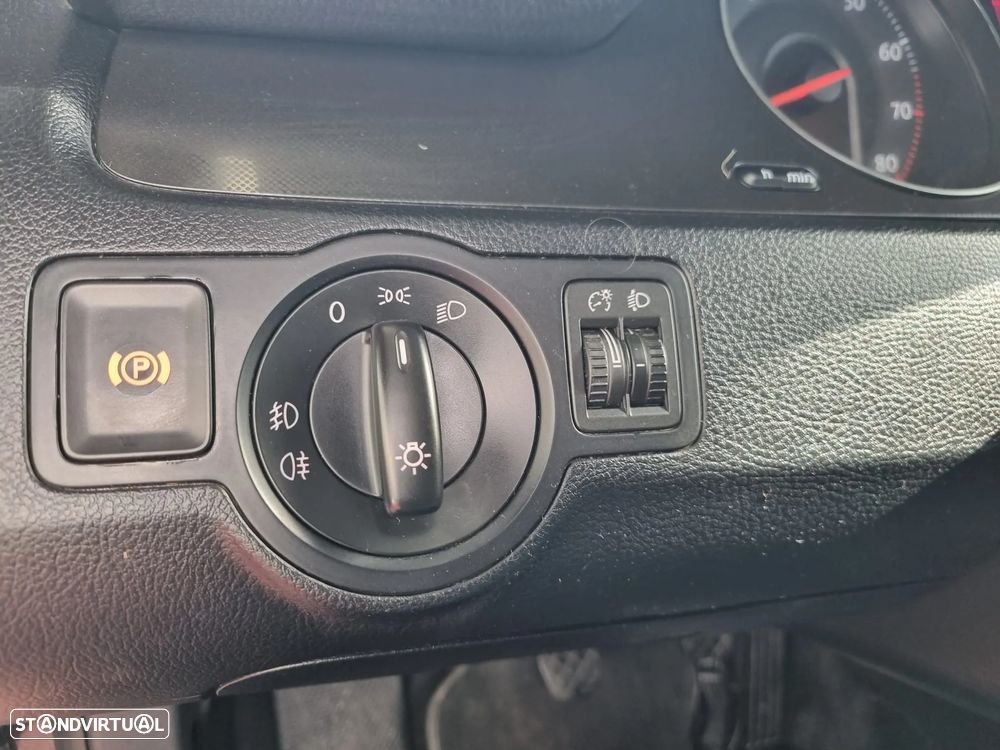 VW Passat Variant 1.6 FSi Trendline - 27