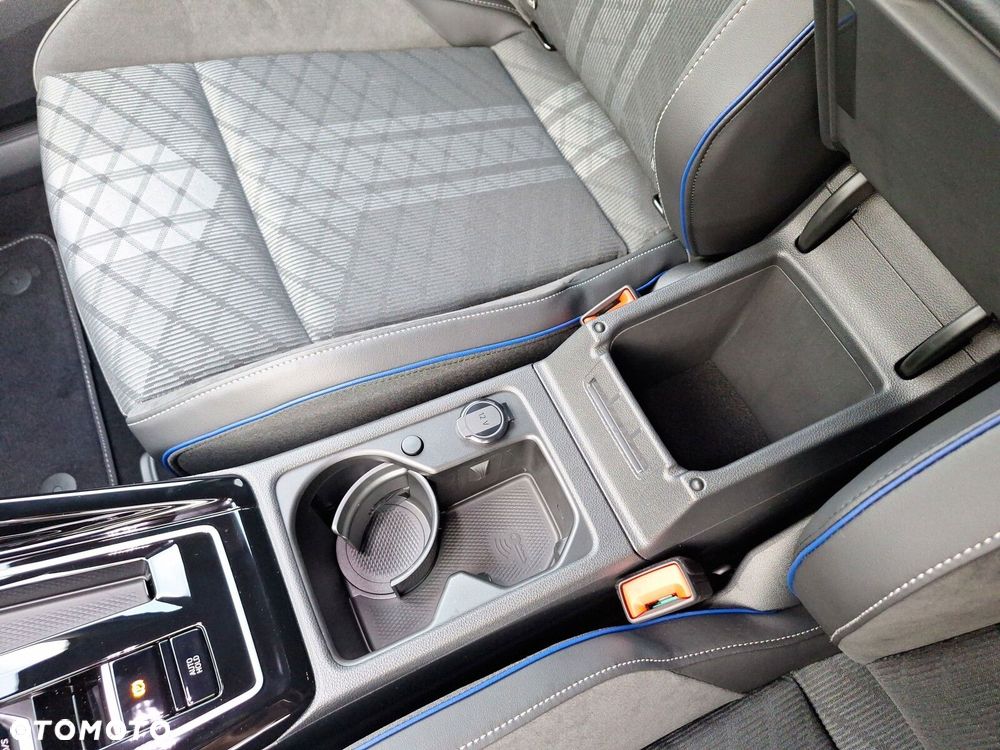 Volkswagen Golf - 24