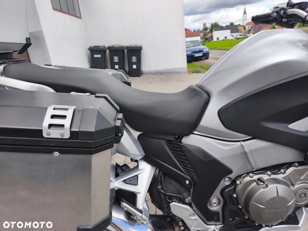 Honda VFR - 22