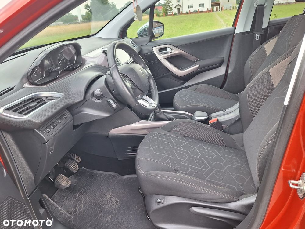 Peugeot 2008 1.2 Pure Tech Allure S&S - 9