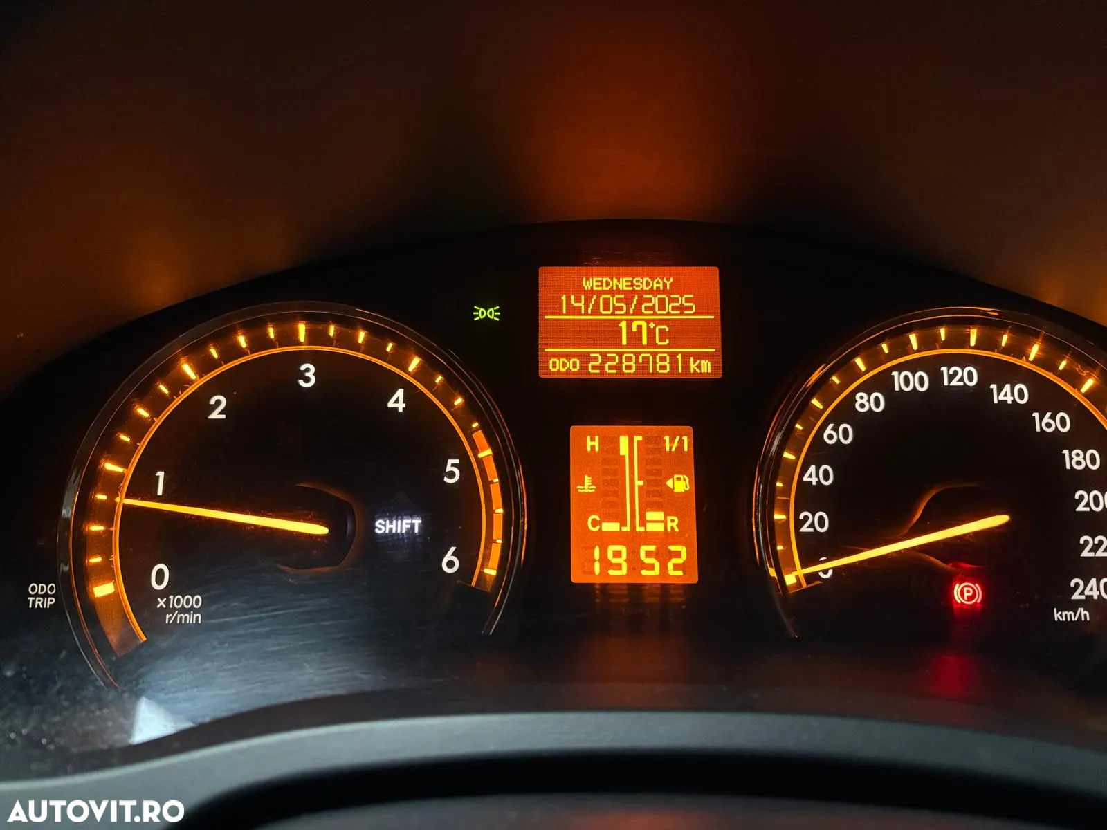 Toyota Avensis 2.2 D-CAT Luxury - 12