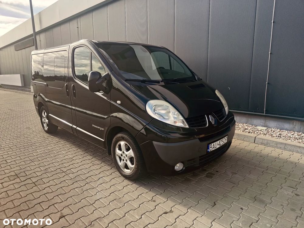 Renault Trafic 2.0 dCi 115 FAP Passenger Black Edition - 1