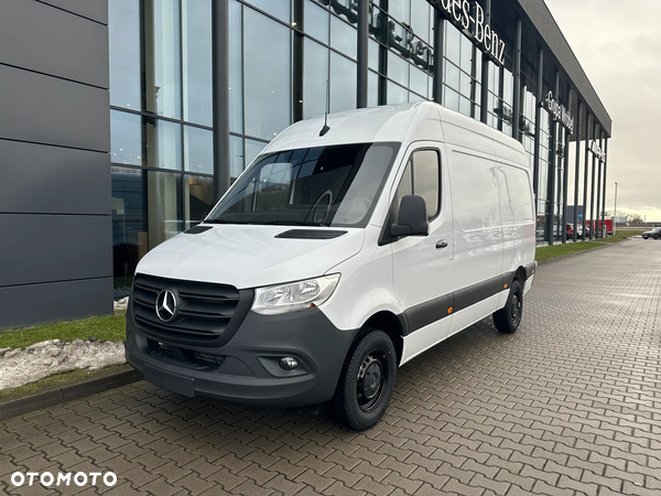 Mercedes-Benz Sprinter 319 CDI Furgon 3665 mm