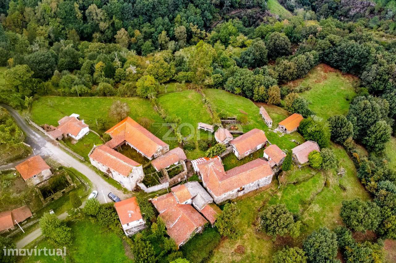 Quinta com dependências e terreno no aldeamento da Seara - Montalegre - Grande imagem: 2/41