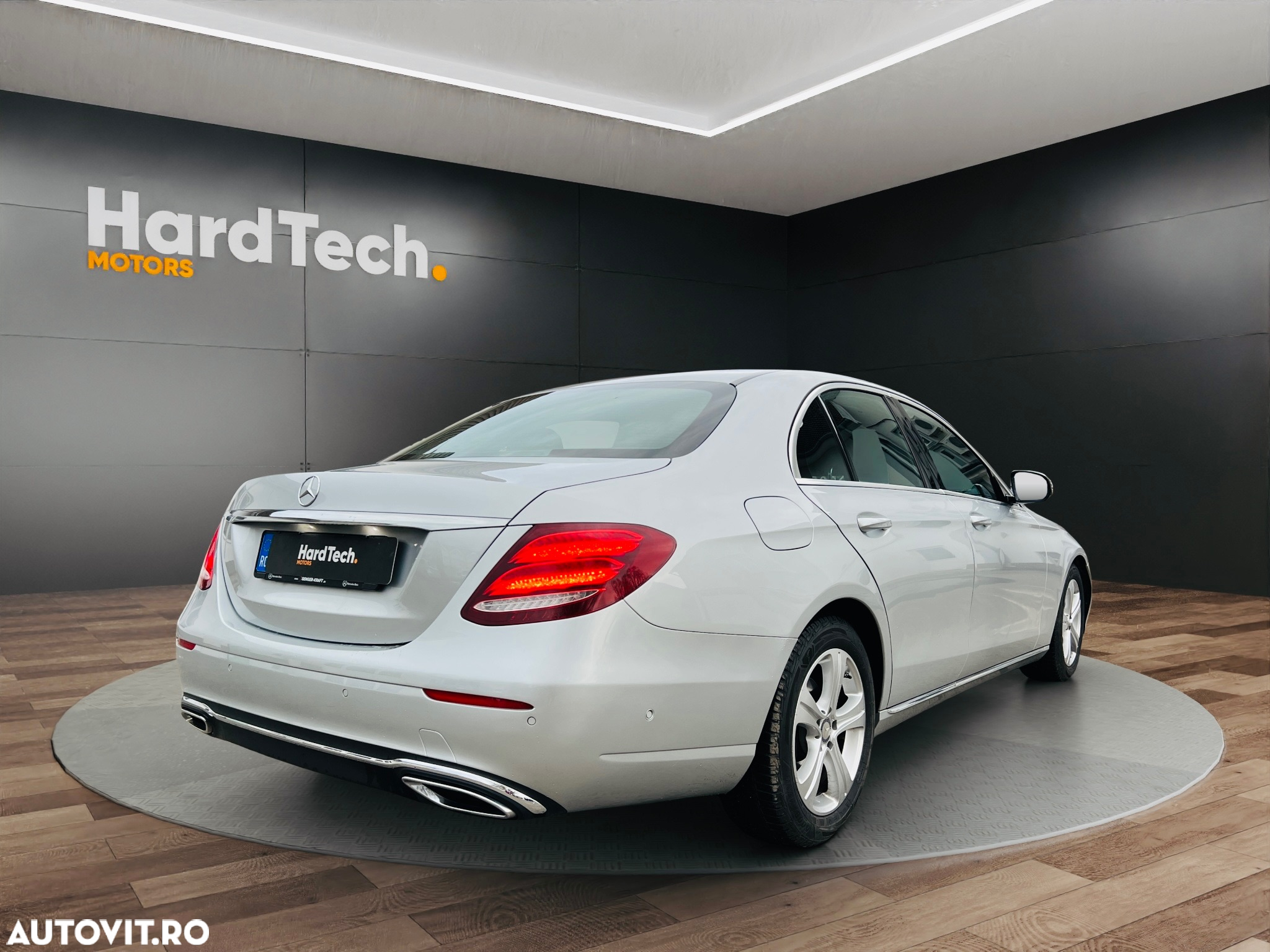 Mercedes-Benz E - 8