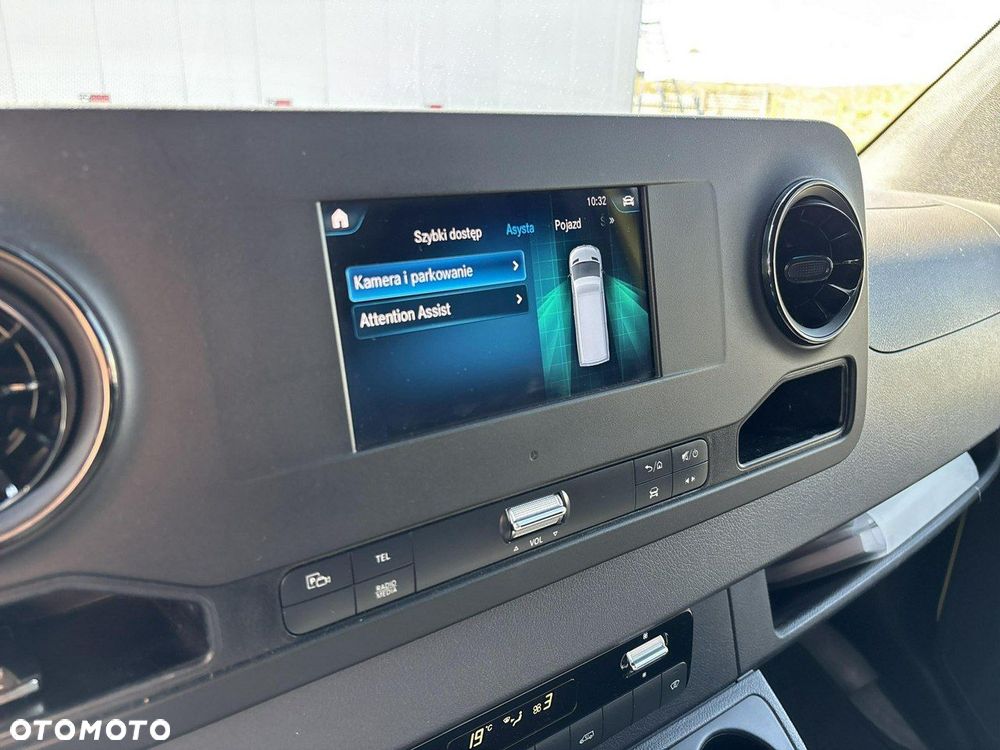 Mercedes-Benz Sprinter - 24