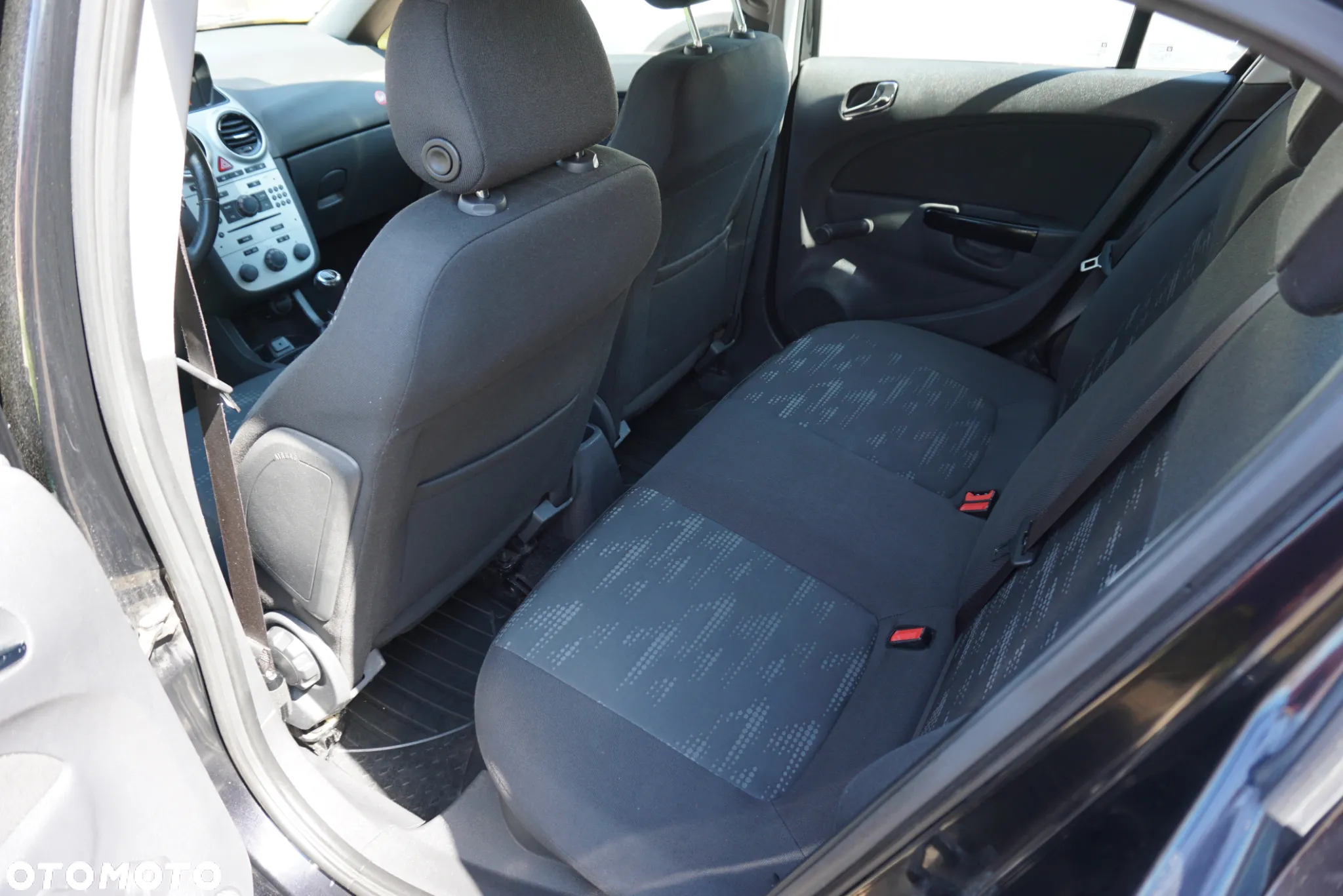 Opel Corsa 1.2 16V Essentia - 18