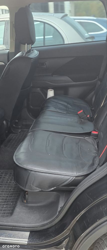 Mitsubishi Outlander - 9