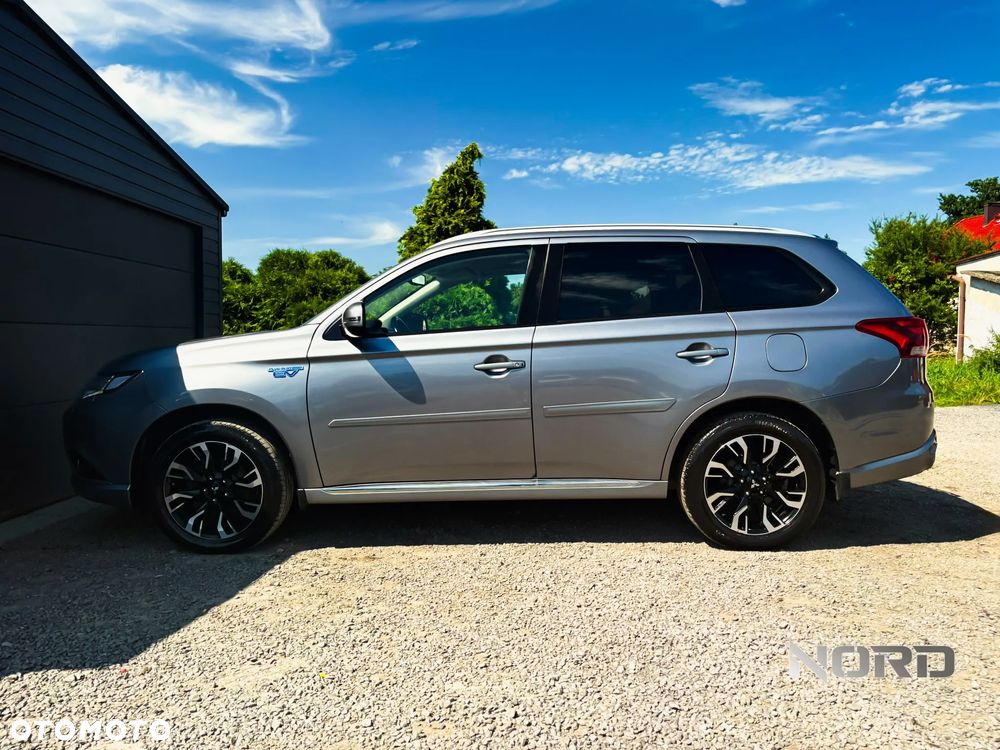Mitsubishi Outlander 2.0 4WD Plus - 7
