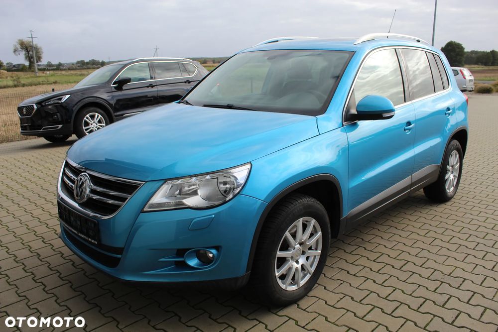 Volkswagen Tiguan - 1