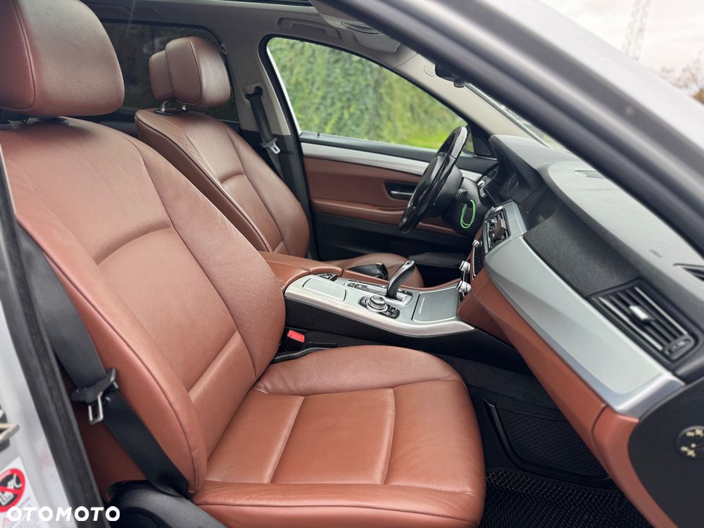 BMW Seria 5 525d Luxury Line - 24