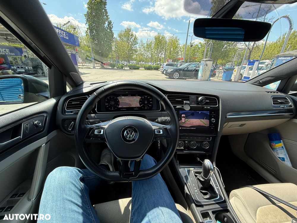 Volkswagen Golf - 10