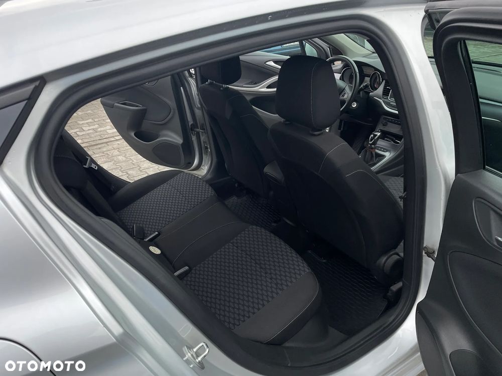 Opel Astra 1.2 T Business Edition S&S - 8