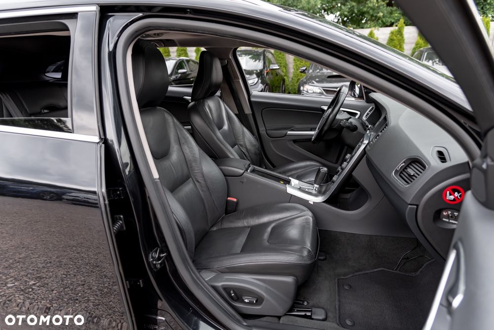 Volvo V60 T6 AWD Geartronic Summum - 25