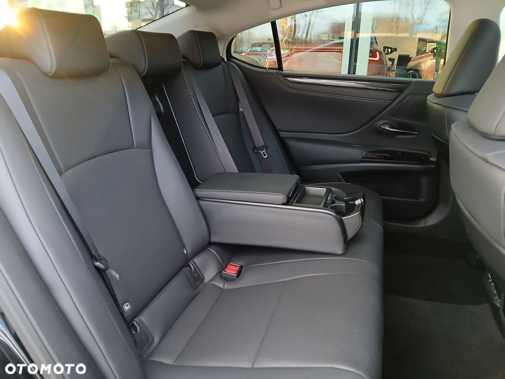 Lexus ES 300h Business Edition - 27