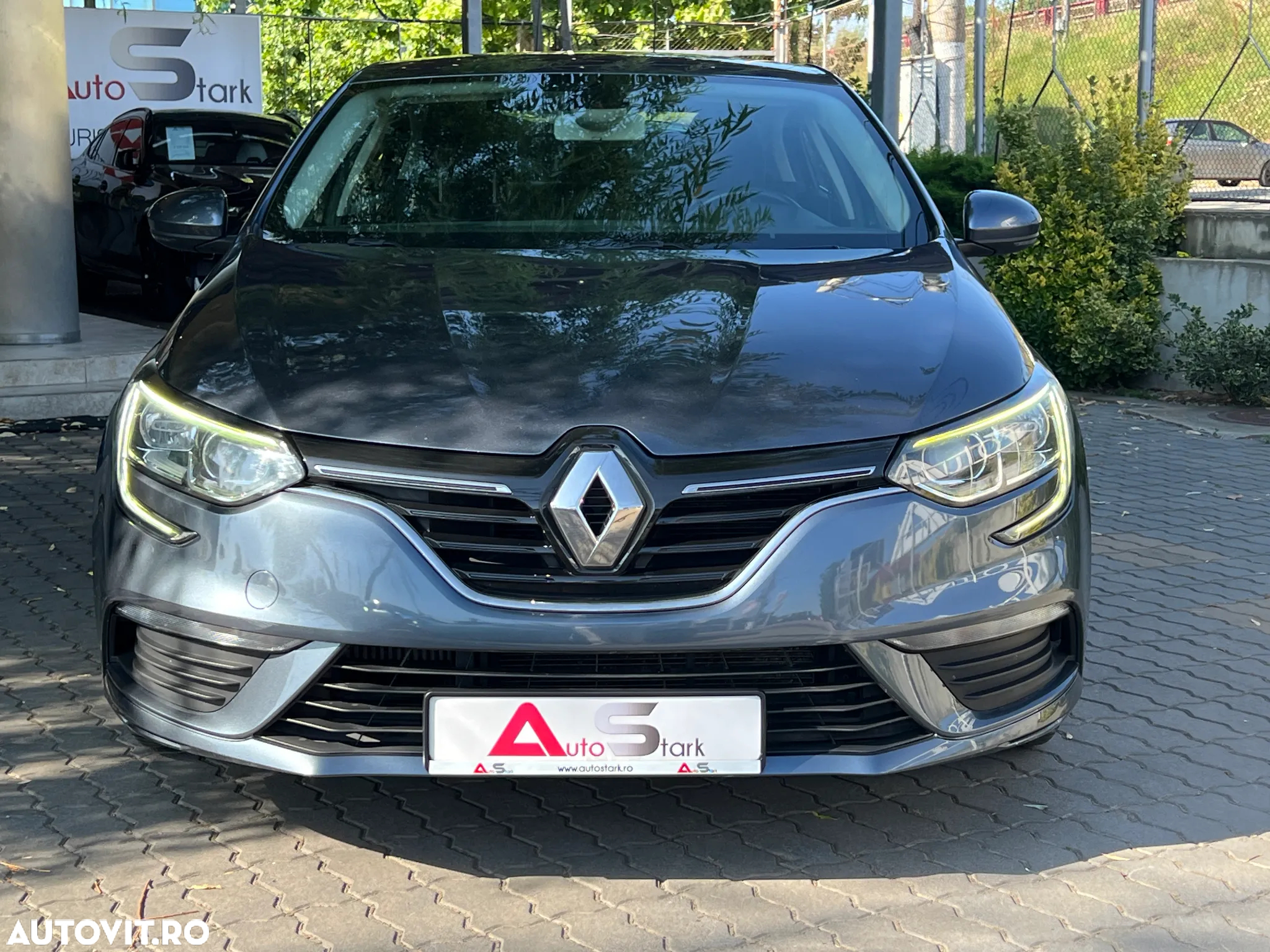 Renault Megane TCe Life - 11