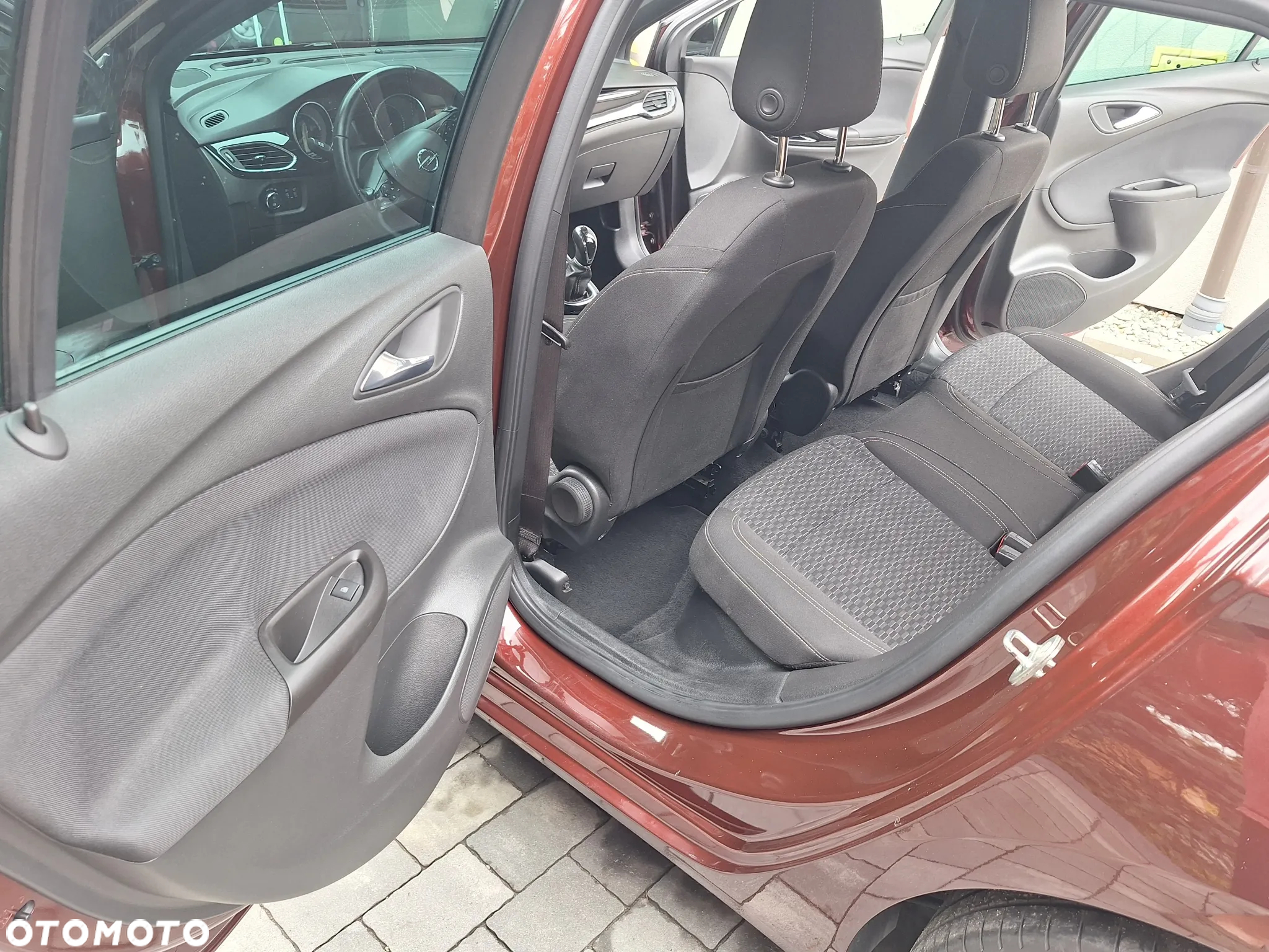 Opel Astra V 1.0 T Essentia S&S - 11