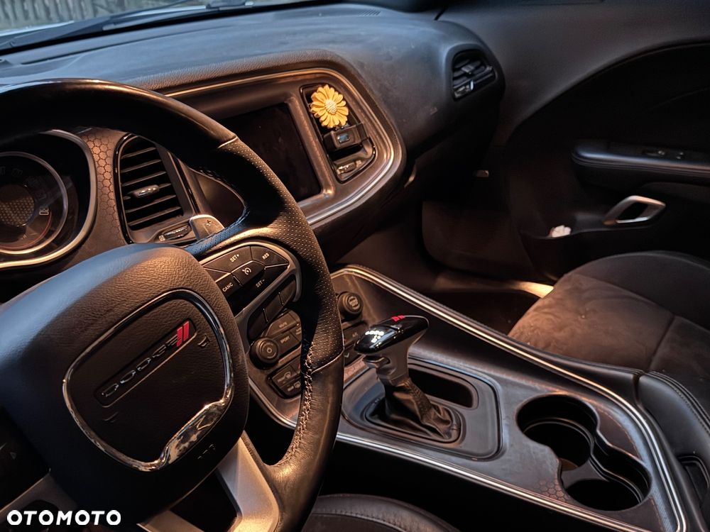 Dodge Challenger - 10