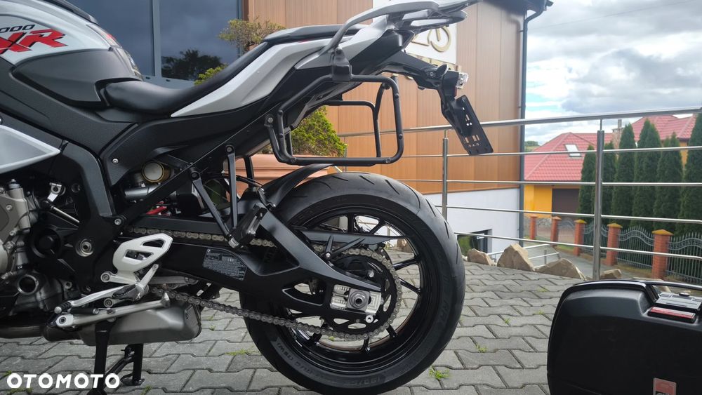 BMW XR - 18
