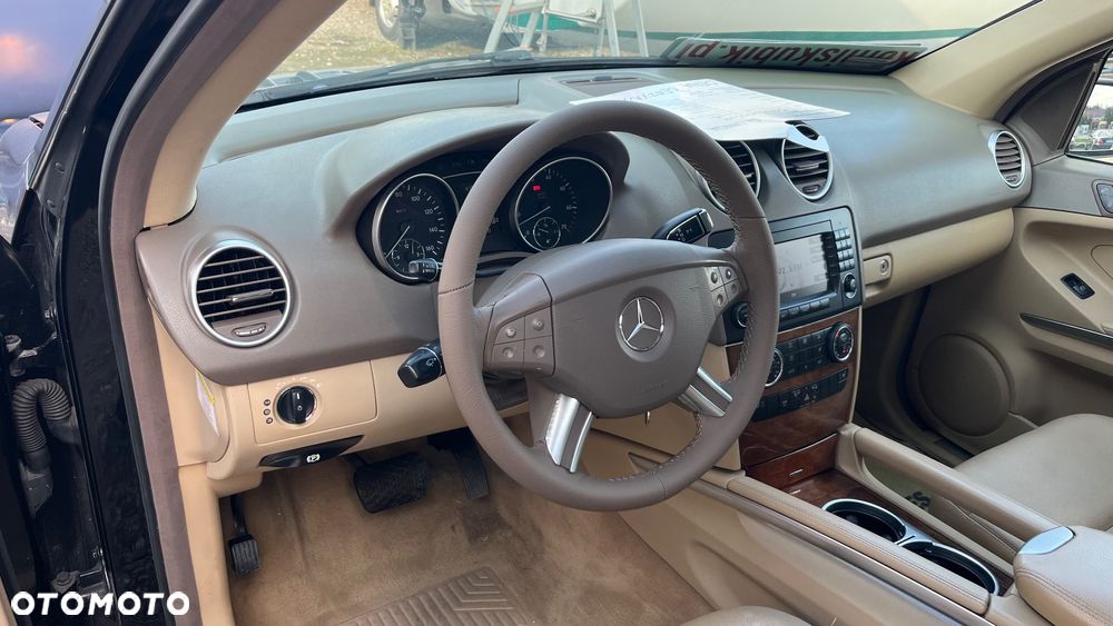 Mercedes-Benz ML 350 4-Matic - 11