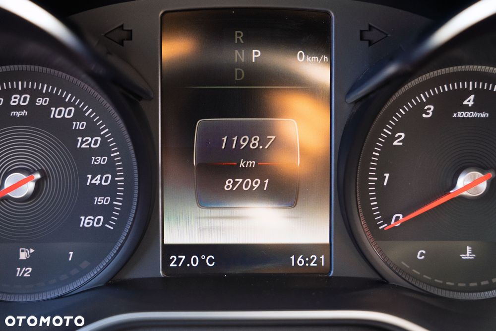 Mercedes-Benz Klasa C 300 9G-TRONIC - 9