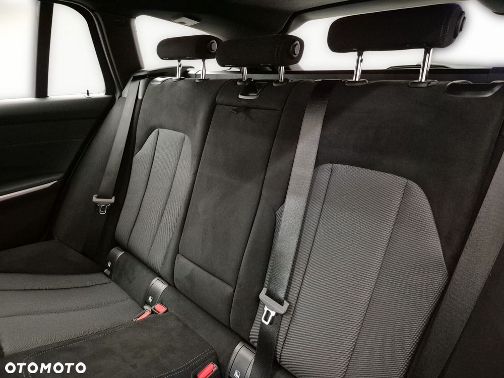 BMW Seria 3 330i xDrive M Sport sport - 18