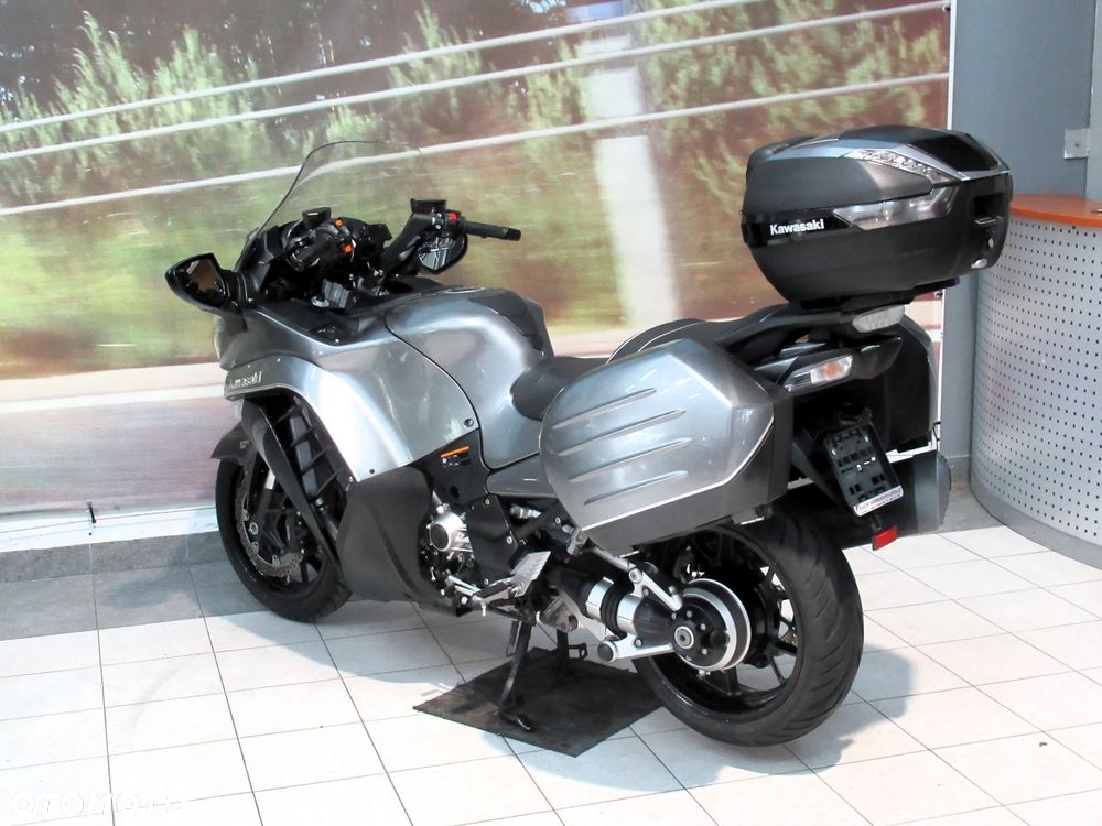 Kawasaki GTR - 4