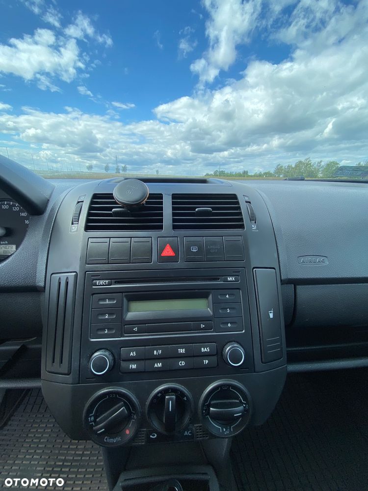 Volkswagen Polo 1.4 FSI - 11