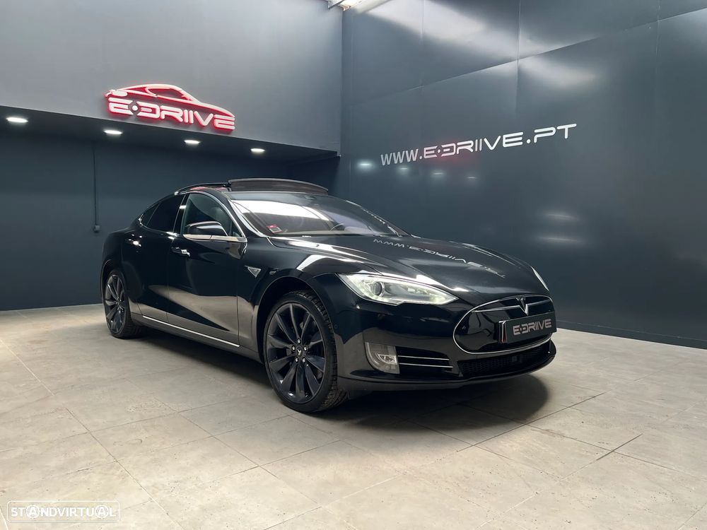Tesla Model S - 4