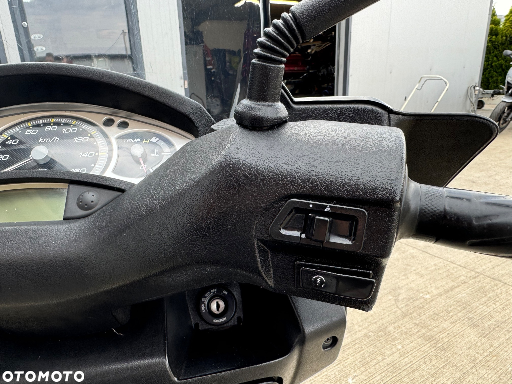 Yamaha X-max - 10