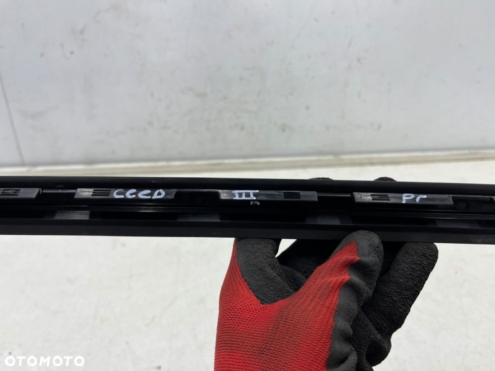 Listwa Kia Ceed 3 III Proceed III XCEED 18r.- prawa nakładka zgarniająca szyby przedniej czołowej - 9