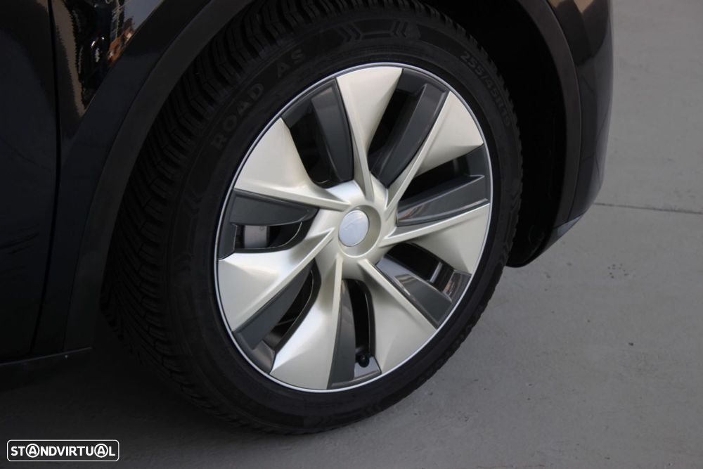 Tesla Model Y - 9