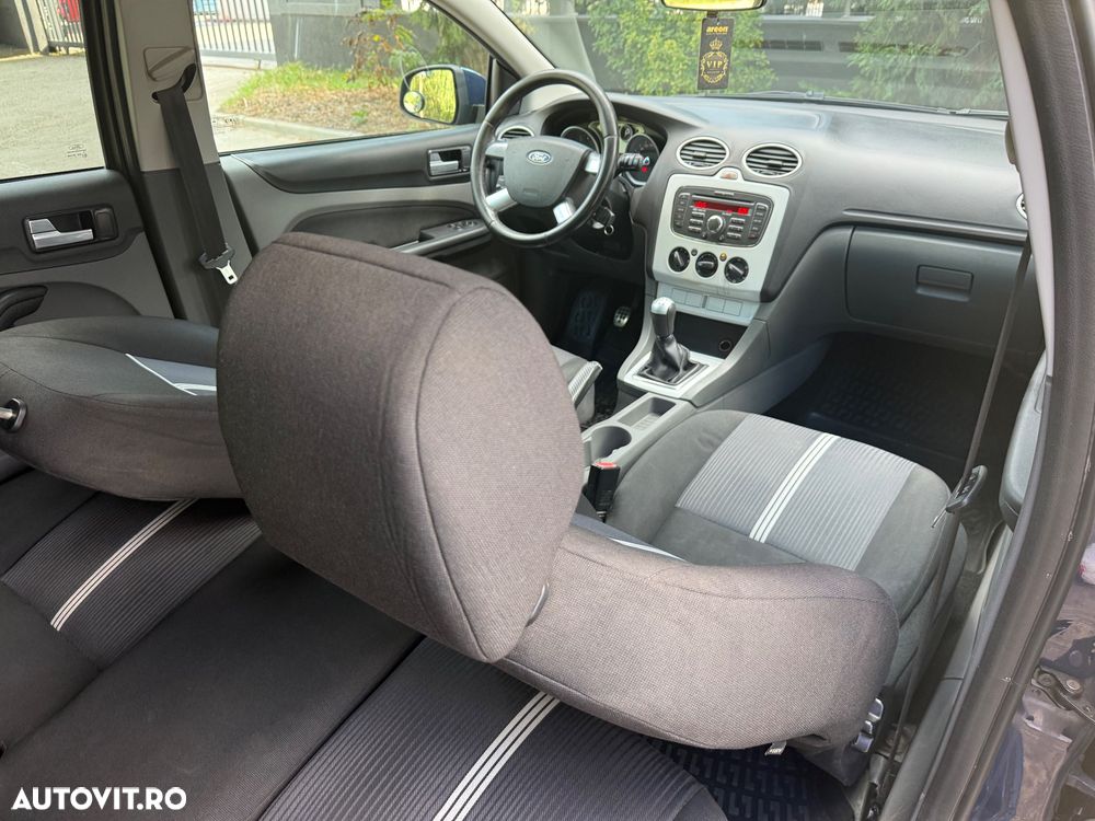 Ford Focus 1.6 16V Trend - 23