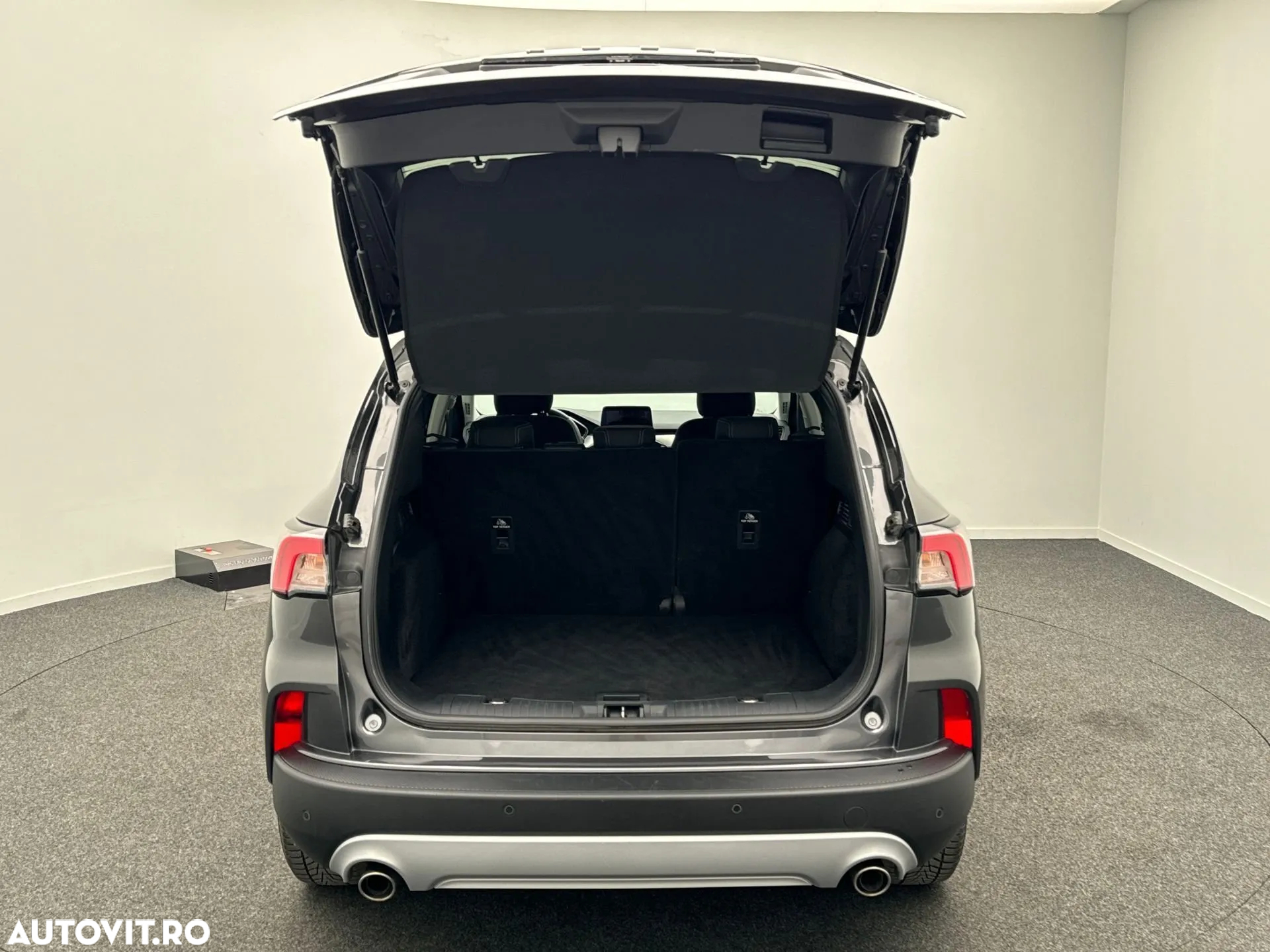 Ford Kuga 1.5 TDCi 2x4 Aut. Titanium - 11