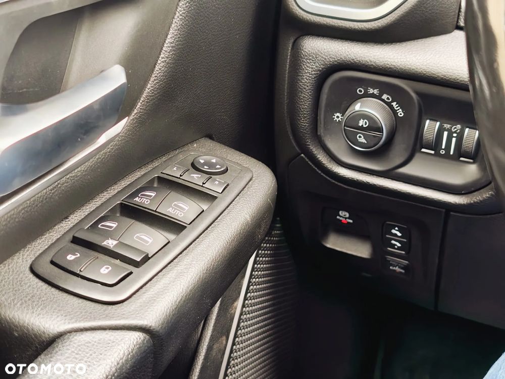 RAM 1500 5.7 Crew Cab Bighorn - 11