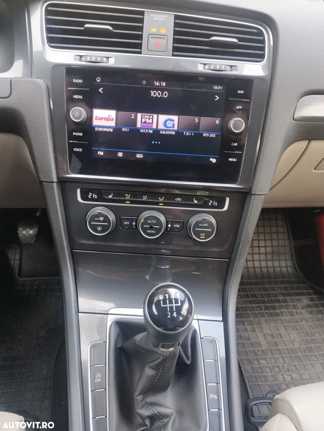 Volkswagen Golf 1.6 TDI Comfortline - 5
