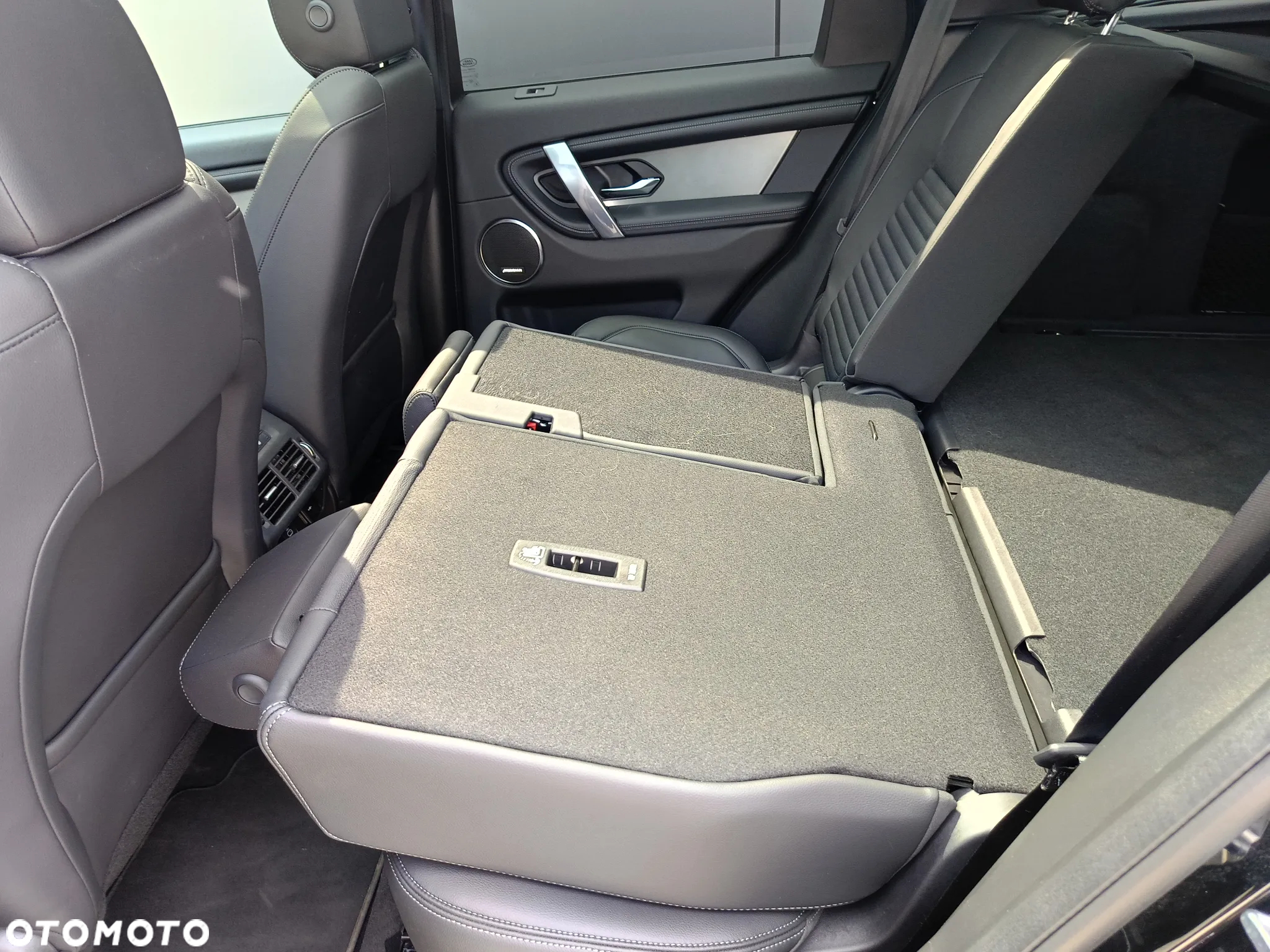 Land Rover Discovery Sport 2.0 D180 R-Dynamic SE - 40