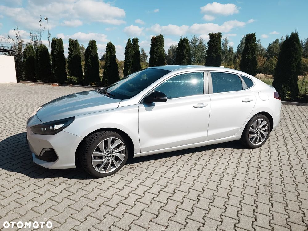 Hyundai i30 Fastback 1.6 CRDI Premium - 1