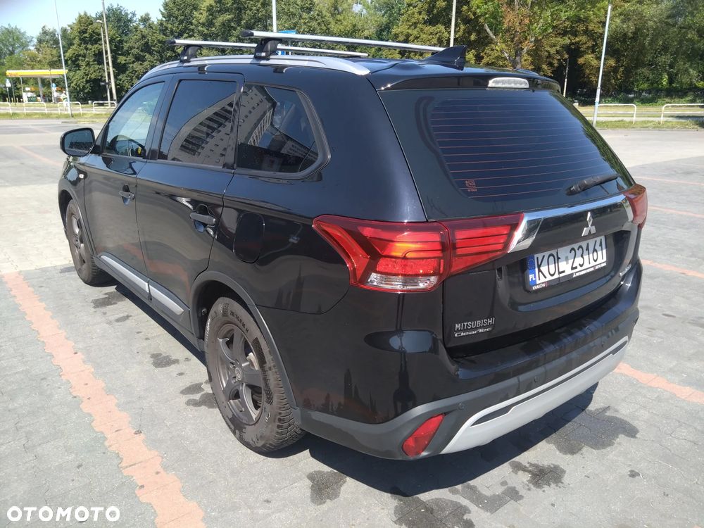 Mitsubishi Outlander 2.0 Invite + 2WD - 4