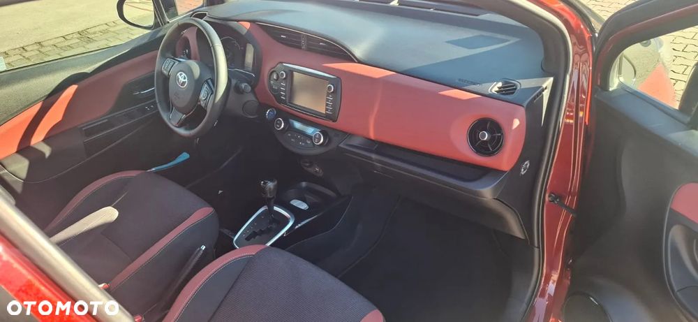 Toyota Yaris Hybrid 100 Dynamic - 12