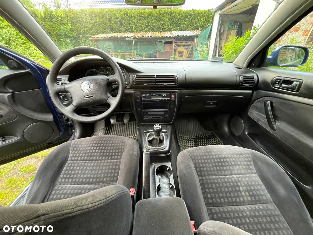 Volkswagen Passat 1.9 TDI Comfortline - 14