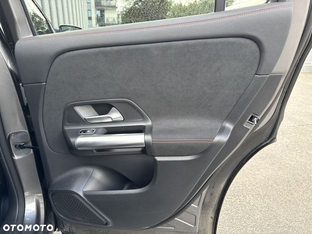 Mercedes-Benz GLA - 23