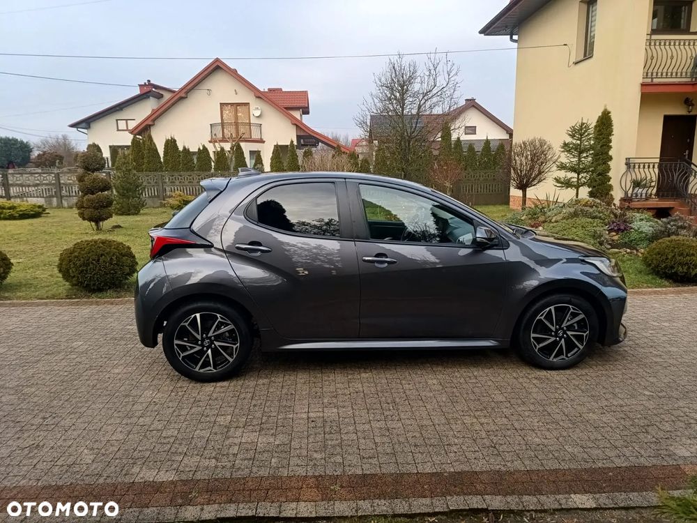 Toyota Yaris Hybrid 1.5 Executive - 3