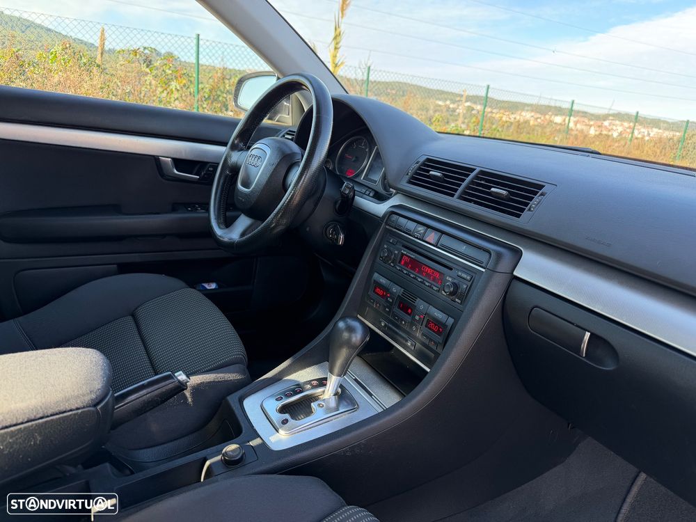 Audi A4 2.0 TDI Advance Multitronic - 24